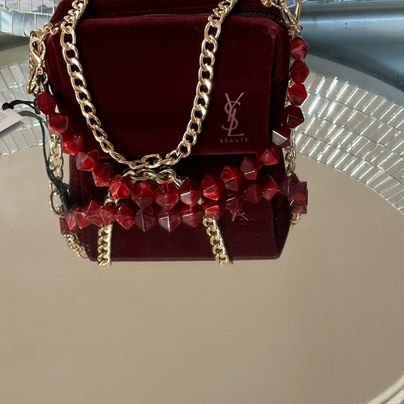 - Yves Saint Laurent - Picture 17 of 17